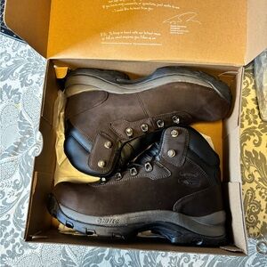 Hi-Tec Men’s Altitude 11W waterproof hiking boot - Brand New
